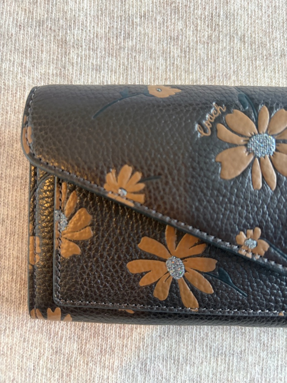 COACH Wyn Floral Printed Leather long wallet - Picture 2 of 12
